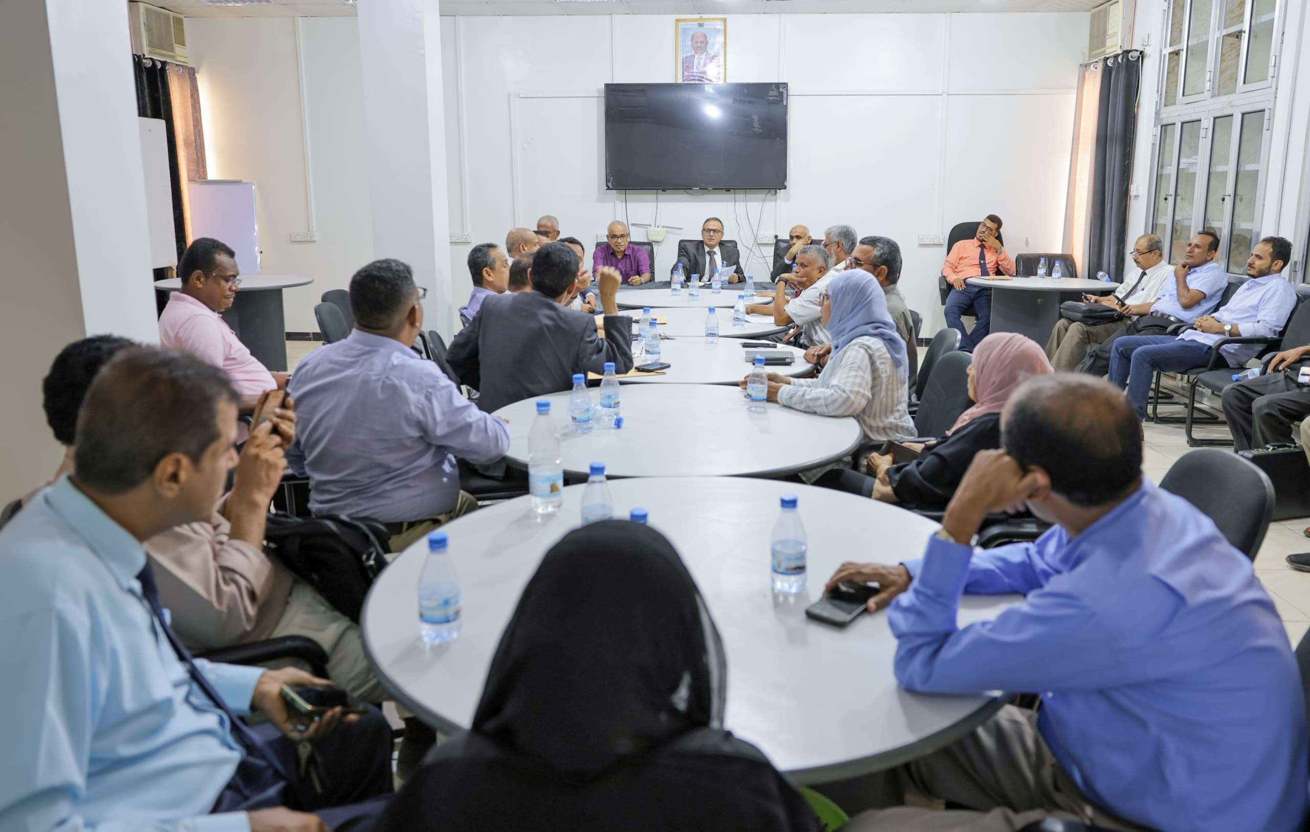 مجلس جامعة عدن يناشد القيادة الرئاسية والحكومة حماية الحرم الجامعي وصون المال العام