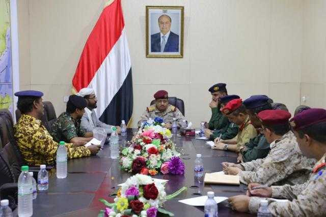 وزير الدفاع " يدعو الأجهزة الأمنية في مأرب للقيام بهذه المهمة " ويكشف في لقاء مع العرادة لهذا الأمر .. تفاصيل