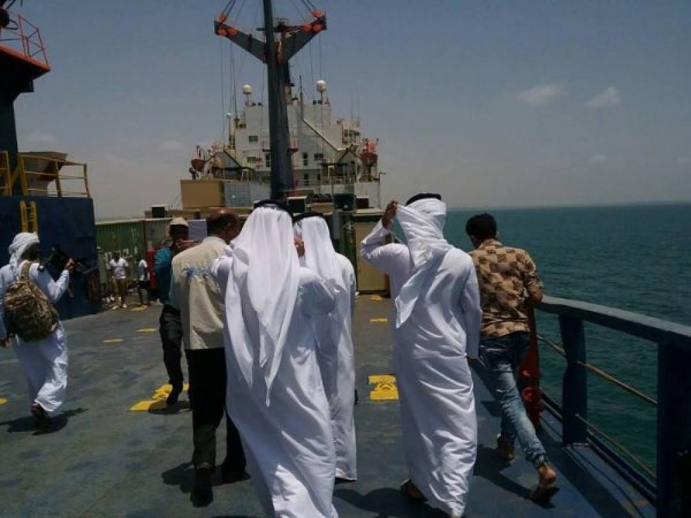 وصول 30 حاوية محكمة الاغلاق قادمة من الإمارات إلى ميناء الزيت بعدن