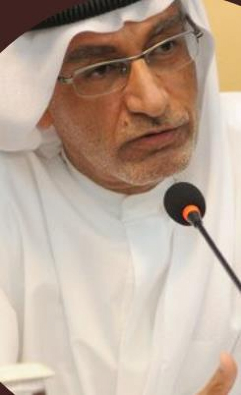 ماهي الخطوة الاولى التي تحدث عنها مستشار بن زايد لوقف الحرب في اليمن ؟