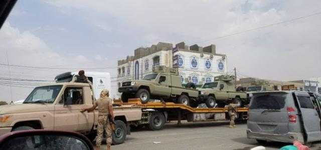 قوات الجيش تدفع بتعزيزات ضخمة إلى أبين قادمة من حضرموت