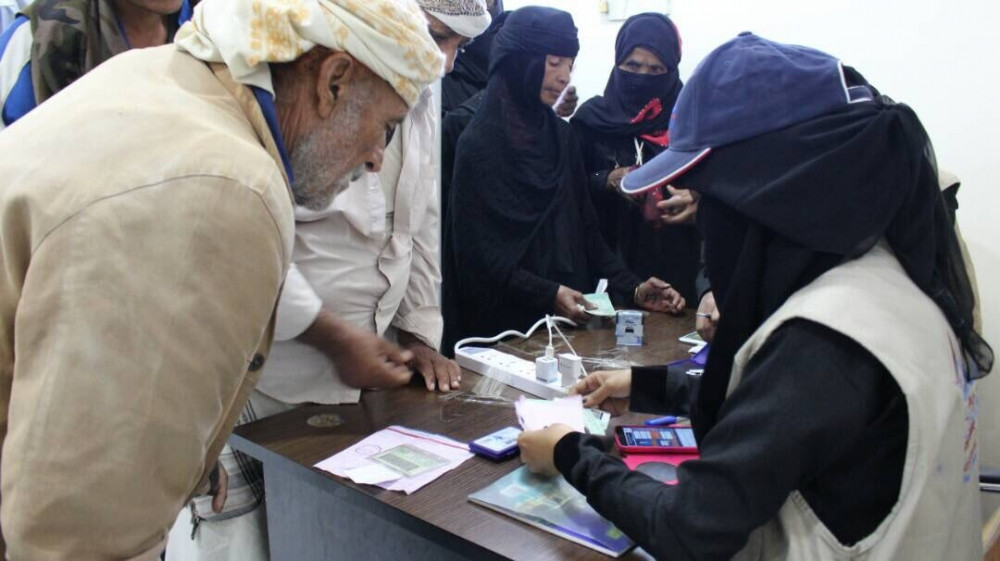 بدء صرف مستحقات الحوالات النقدية الطارئة في ساحل حضرموت