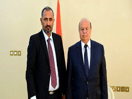 هادي وجها لوجه مع عيدروس لأول مرة والمعدات السعودية الثقيلة تتدفق على عدن.. مصادر تكشف عن أبرز من سيحضر مراسم التوقيع غدا