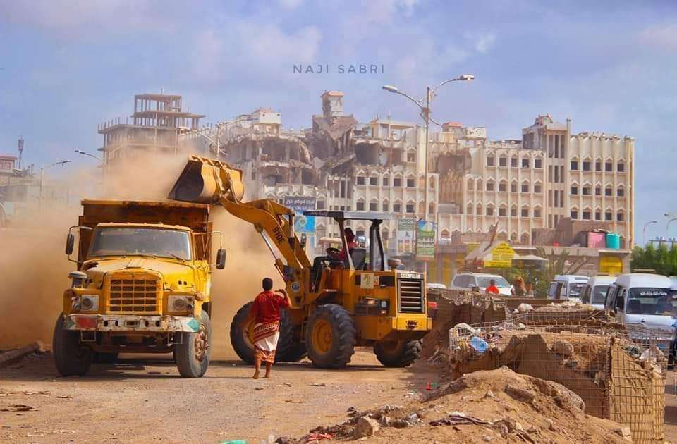 قوات الحزام الامني تواصل حملة رفع الحواجز الأمنية في العاصمة عدن