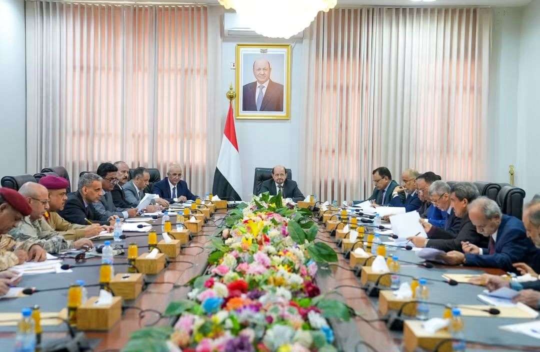 رئيس الحكومة اليمنية شائع الزنداني يدين قصف قصر معاشيق في عدن بالصواريخ الباليستية
