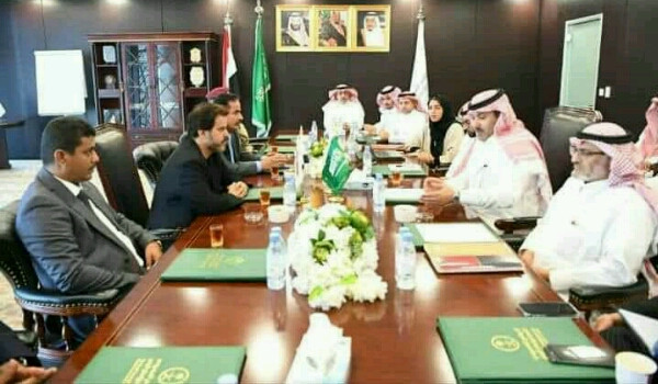 مسؤول حكومي يكشف عن لقاء حاسم جمع قائد قوات الحماية الرئاسية بالسفير السعودي عشية توقيع ”اتفاق الرياض“